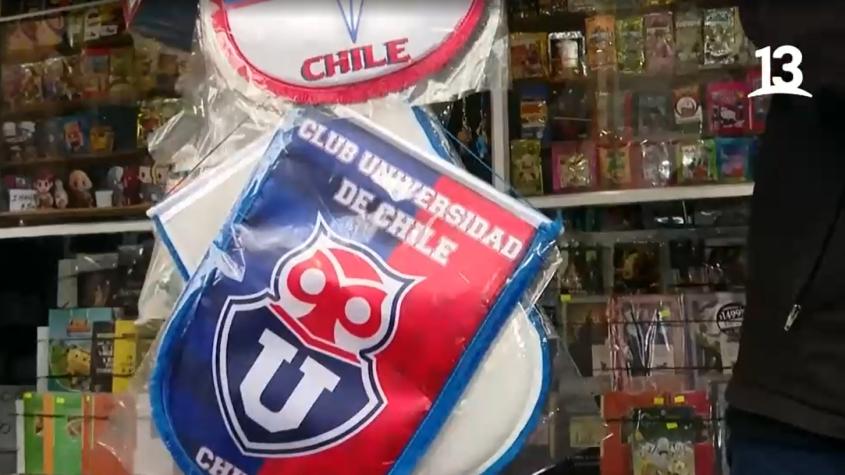 Colo Colo ni aparece: en Argentina venden banderines de la Roja, la U y la UC