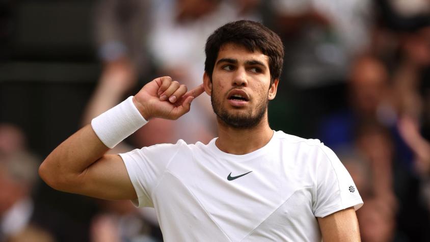 Carlos Alcaraz destrona a Djokovic en Wimbledon y pavimenta su camino como leyenda
