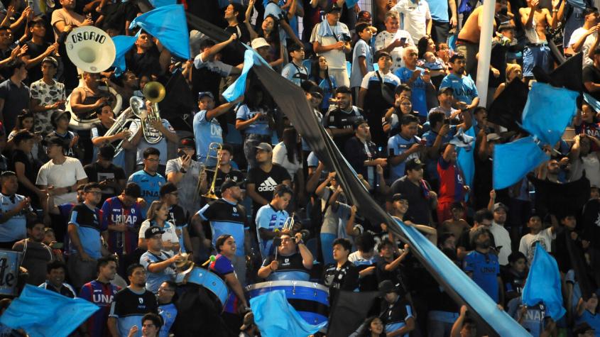 Tres equipos llevan más hinchas que la UC: Así está el ranking de público como local en la Primera B