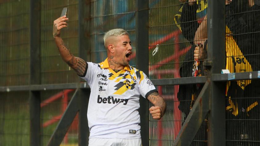 Así quedó la foto del alocado festejo de Rodrigo Holgado del que todo el mundo habla