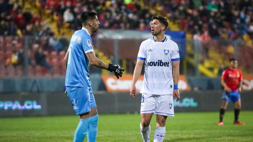 Solo pasa en Chile: Gabriel Castellón recibió impensado proyectil por parte de hinchas de Unión Española