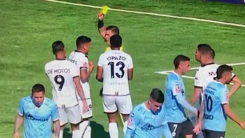 Emerson Domínguez cobró un insólito penal en duelo clave por el descenso en la Primera B. Crédito: Captura.