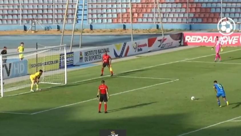 VIDEO | Futbolista venezolano quiso imitar a Alexis Sánchez y le salió el peor penal en la historia