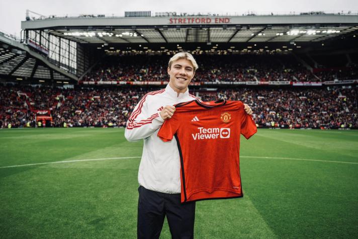 ¡Una locura! El Manchester United pagó una millonada para quedarse con el nuevo "Haaland" de 20 años 