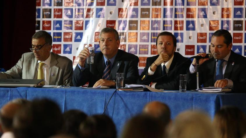 Cuestionado dirigente de la U estaría pavimentando su retorno al club