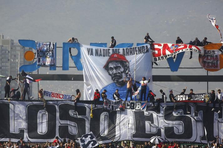 Hinchas de Colo Colo protagonizan desmanes - Créditos: Photosport