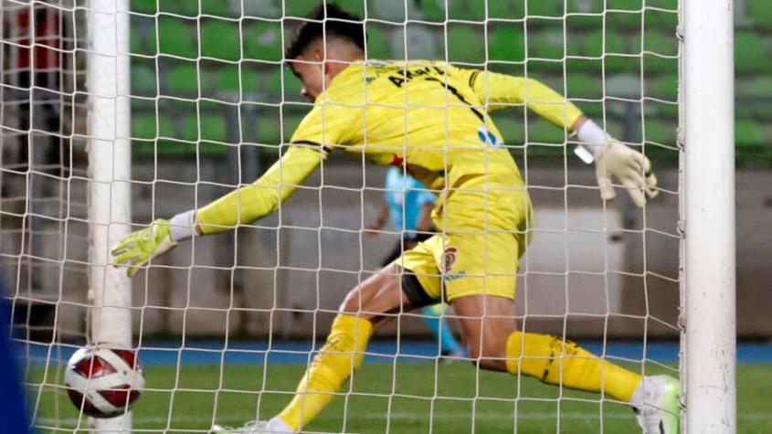 Hugo Araya cometió un grosero error en la derrota de Cobreloa - Crédito: Photosport