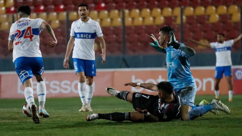 ¿Fue penal? Polémica jugada se roba todas las miradas durante el duelo entre la UC y Colo Colo