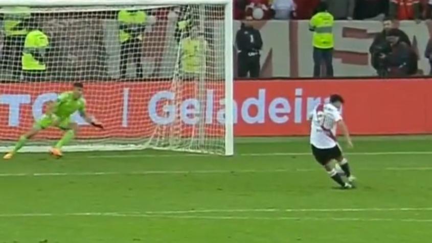 ¿Hubo doble toque? El polémico penal de Pablo Solari que terminó condenando a River Plate en Copa Libertadores