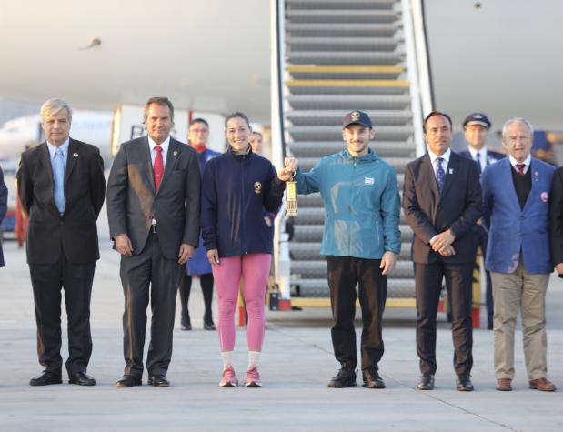 ¡Vino encendida en el avión! La llama panamericana se encuentra en Chile para Santiago 2023
