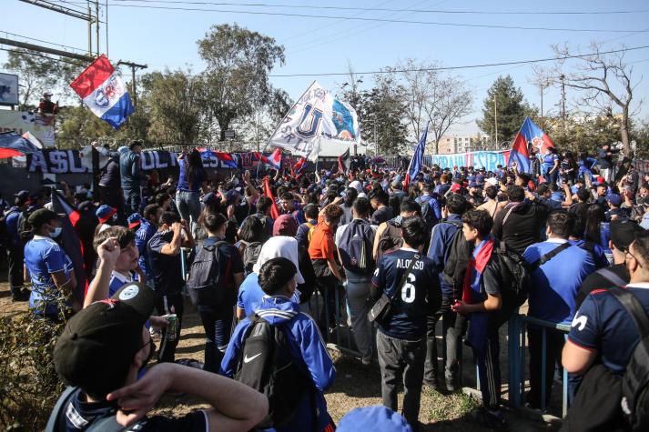 ¡Les ganaron los vecinos! La U no tuvo banderazo en la previa del Superclásico