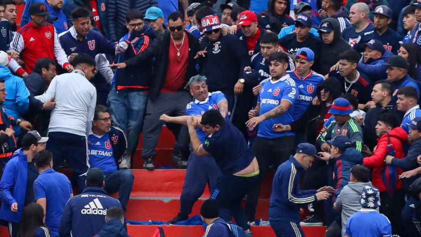 ¡Terminaron a los combos! Hinchas de la U protagonizaron brutal pelea en el Superclásico