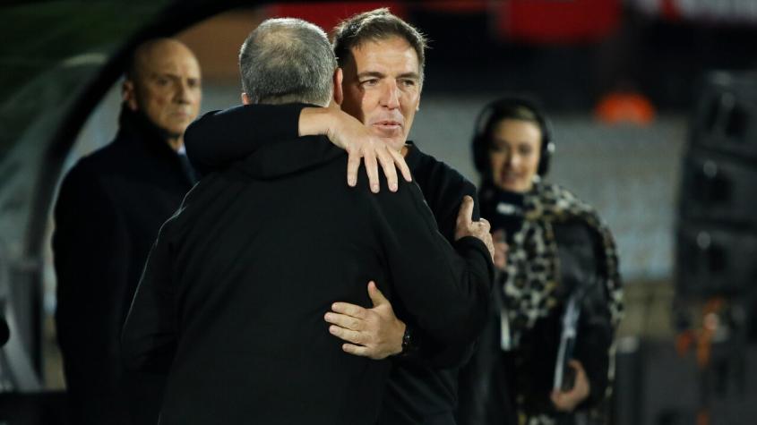 ¿Terminaron mal su relación? Eduardo Berizzo y Marcelo Bielsa protagonizaron frío abrazo en Uruguay