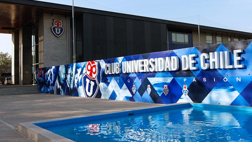 ¡Se terminó la paciencia! Hinchas de la U llegaron al CDA con exigencias para el plantel y la dirigencia