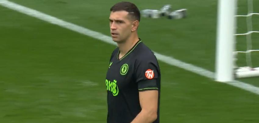 Dibu Martínez se roba las miradas en la Premier League. Crédito: Captura.