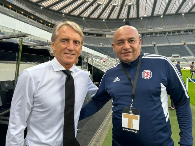 Asistente técnico de Costa Rica falleció en pleno partido de la Selección: ¡Los jugadores se enteraron ahí mismo!