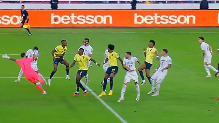 Jugada en el duelo Ecuador vs Uruguay - Créditos: Pantallazo ECDF