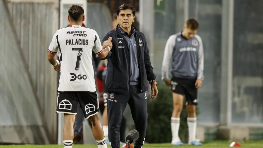 ¿Vuelta de chaqueta? Gustavo Quinteros explicó por qué no sancionó a Carlos Palacios tras jugar partido amateur