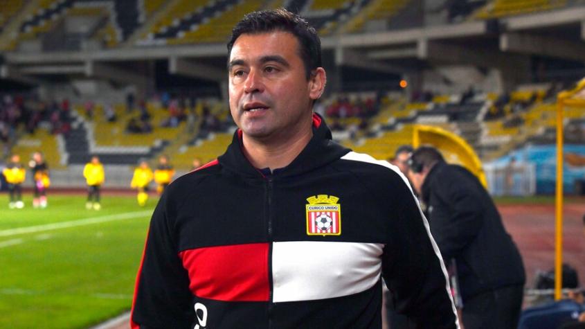 Al borde del abismo: Los paupérrimos números de Juan José Ribera bajo la dirección técnica de Curicó Unido