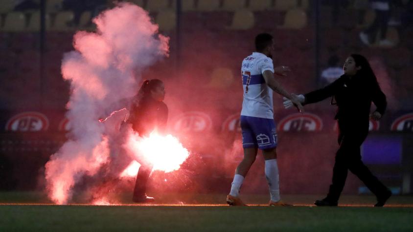 Universidad Católica jugará sin público tras graves incidentes de su barra en el Estadio Santa Laura