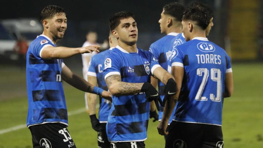 Huachipato y la lluvia le pasan por encima al complicado Curicó Unido, que se hunde en la parte baja