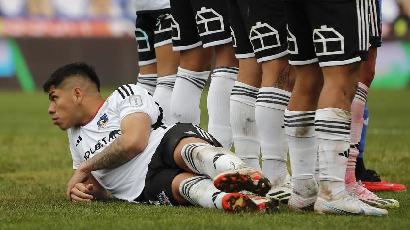 ¡Problemas para Colo Colo! Carlos Palacios es captado jugando "pichanga" y se viraliza en TikTok
