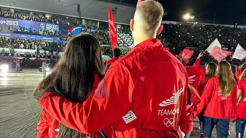 Los capitanes del Team Chile que son pareja y se robaron la miradas con tierno abrazo en Santiago 2023