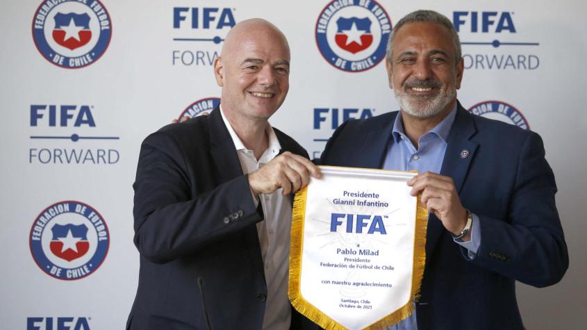 Pablo Milad y Gianni Infantino - Crédito: AFP