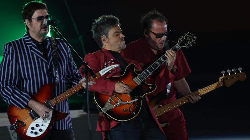Los Tres hicieron vibrar al público del Estadio Nacional en la ceremonia inaugural de Santiago 2023