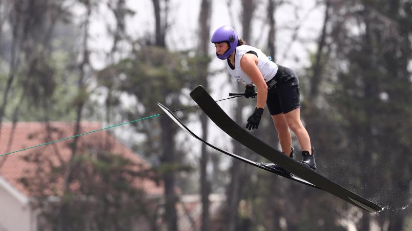 ¡Plata en el esquí acuático! Agustina Varas roza el oro para el Team Chile en el salto femenino en polémica definición
