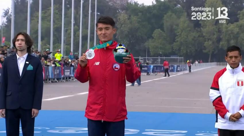 VIDEO | Hugo Catrileo se subió al podio en un histórico momento para Chile en Santiago 2023