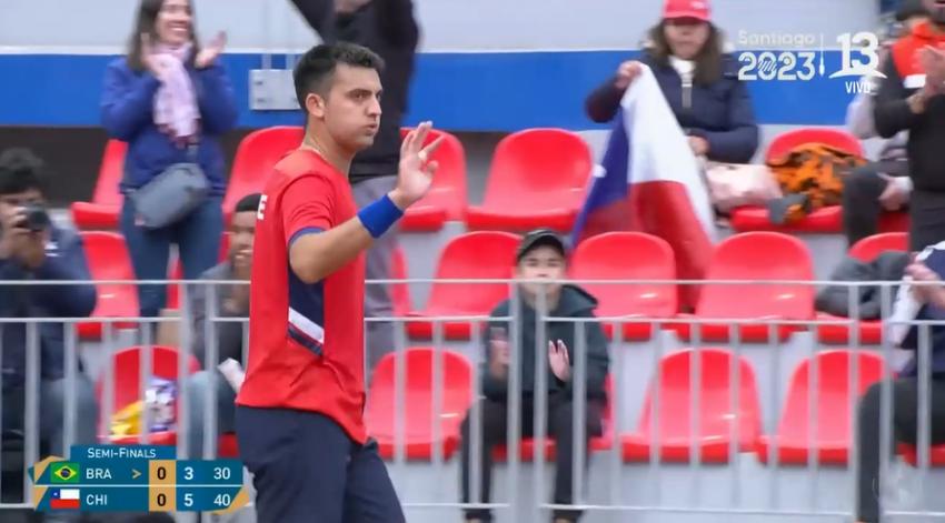 VIDEO | ¡Fantástico! Así fue el puntazo con el que Tomás Barrios se quedó con el primer set ante Monteiro por Santiago 2023