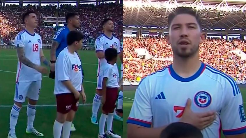 ¡Se quedó cantando solo! La notable imagen que dejó Felipe Loyola durante el himno de Chile