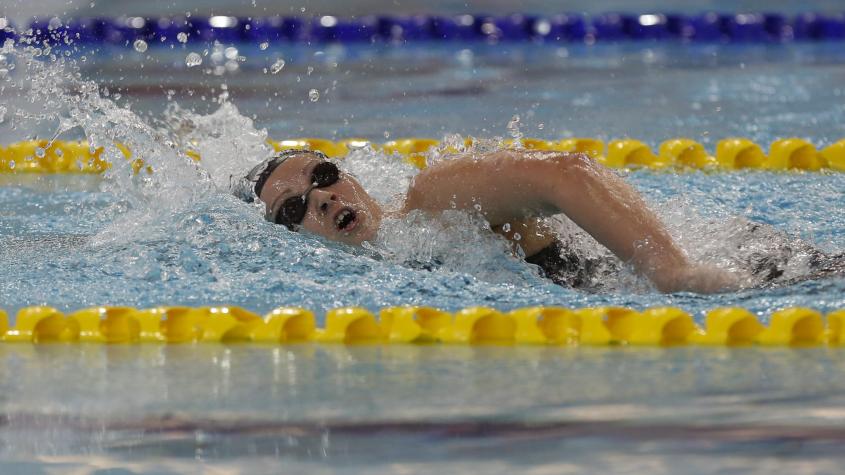 VIDEO| ¡Lo dio todo! Así fue la exigente llegada de Kristel Köbrich en los 800m libres de Santiago 2023