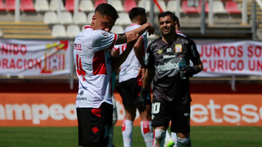 Final caliente en La Granja: futbolistas de Curicó Unido reclamaron contra los árbitros en la zona mixta