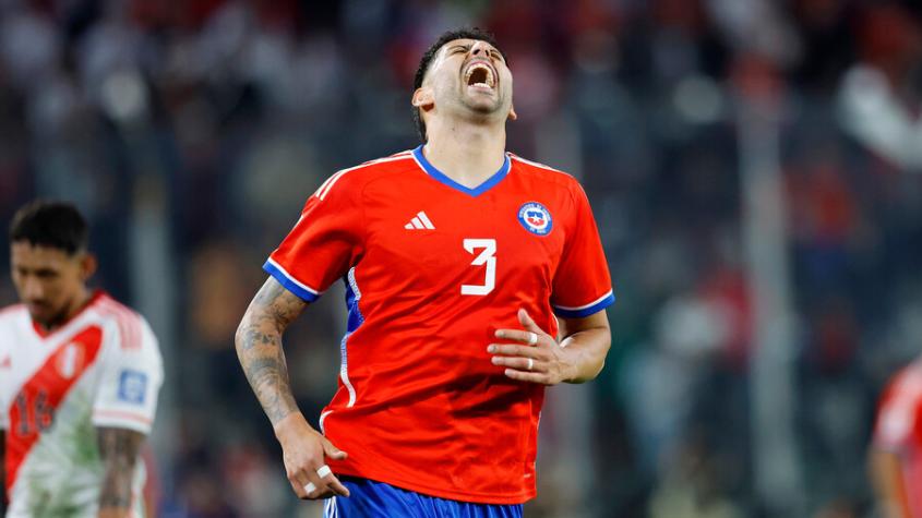 Guillermo Maripán salió por lesión en el duelo entre La Roja y Perú - Crédito: Photosport.