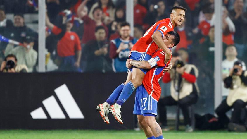 La Roja tiene tres jugadores en la formación ideal de la fecha en las Eliminatorias - Crédito: Photosport.