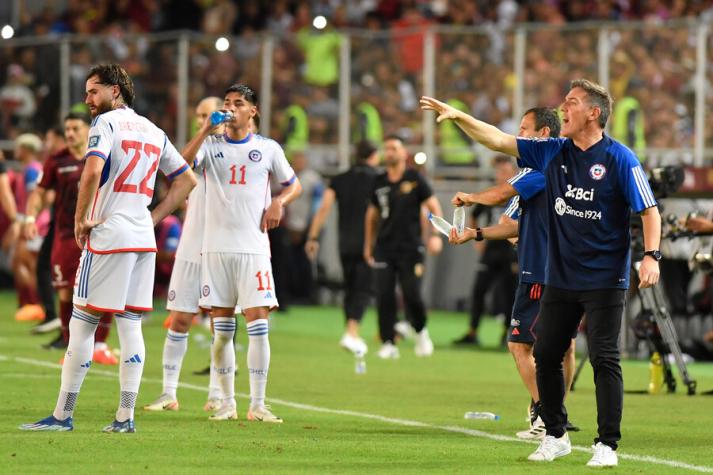 Eduardo Berizzo está al borde del precipicio en la Roja - Créditos: Photosport