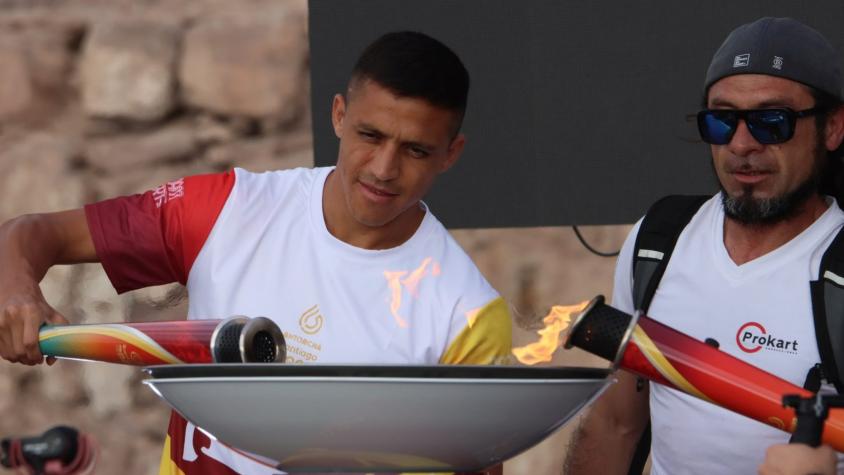 Alexis Sánchez participó del último relevo de la Antorcha Panamericana de Santiago 2023 en Antofagasta