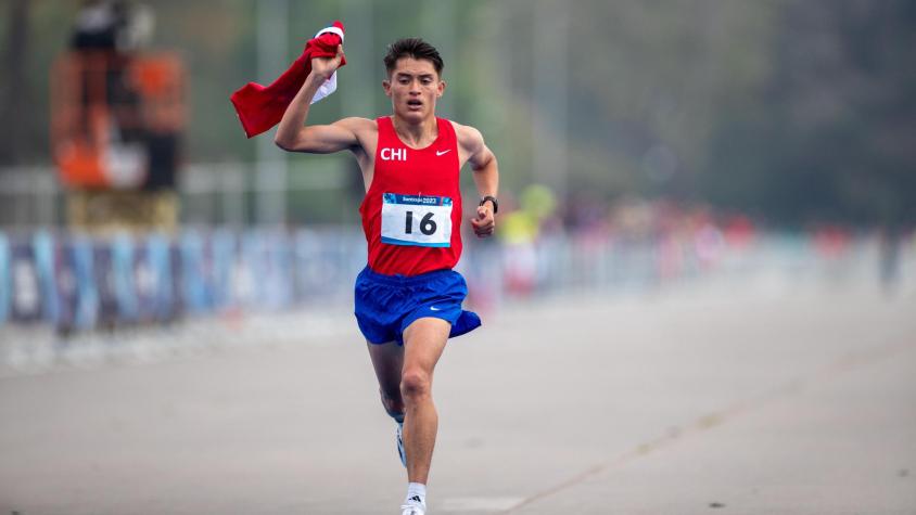¡Histórico! Hugo Catrileo consigue una inesperada medalla de plata en la maratón de Santiago 2023