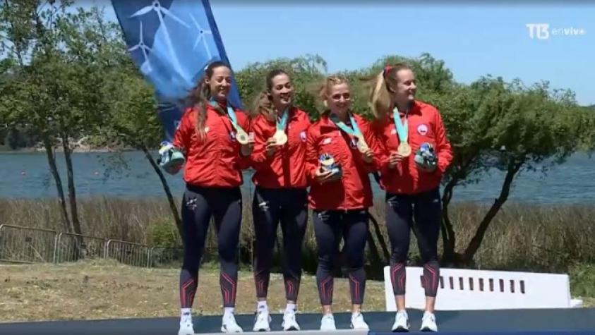 ¡Lo celebraron con todo! El Team Chile recibió la tercera medalla de oro del día en el remo de Santiago 2023