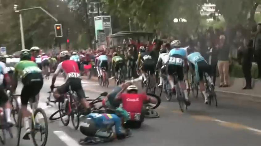 VIDEO| La impactante caída que alarmó a todos en el ciclismo de ruta masculino