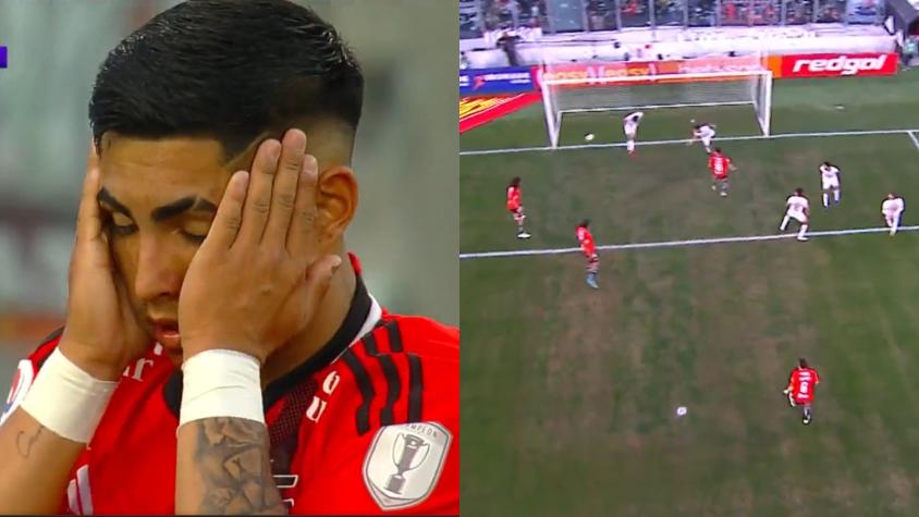 ¡De la línea! Bastián Tapia evitó gol de Jordhy Thompson en el duelo entre Colo Colo y Cobreloa