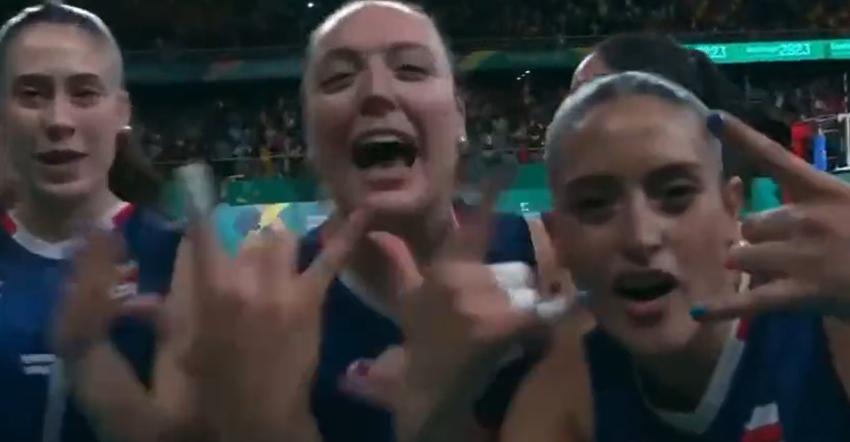"Aguante el albo": Jugadoras de vóleibol celebraron triunfo en Santiago 2023 alentando a Colo Colo