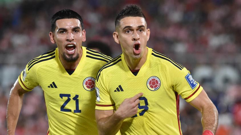 Santos Borré festeja el 1-0 de Colombia - AFP