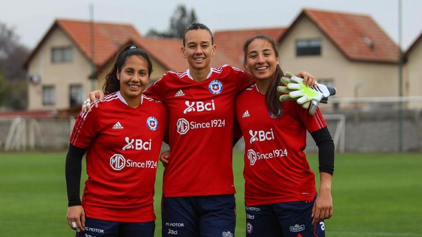 Christiane Endler junto a sus pupilas - Créditos: La Roja