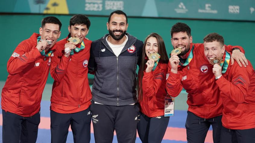 Ahmed Solyman junto a sus medallistas - Créditos: Instagram