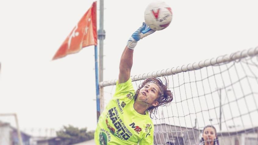 ¿Se pone los guantes? Franchesca Caniguán ya fue arquera en el fútbol chileno