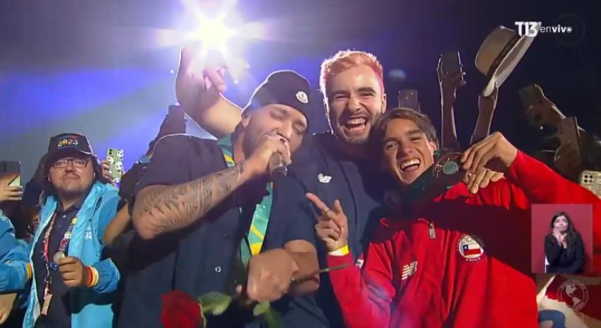 El inesperado gesto de Lucas Nervi con Prince Royce en la ceremonia de clausura de Santiago 2023