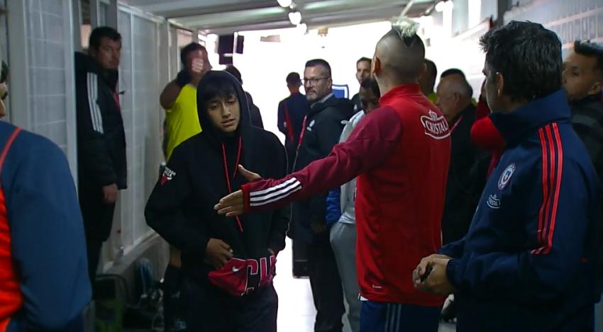 ¡Sacaron chispas! Arturo Vidal encaró al árbitro tras empate de la Roja ante Paraguay en el Monumental